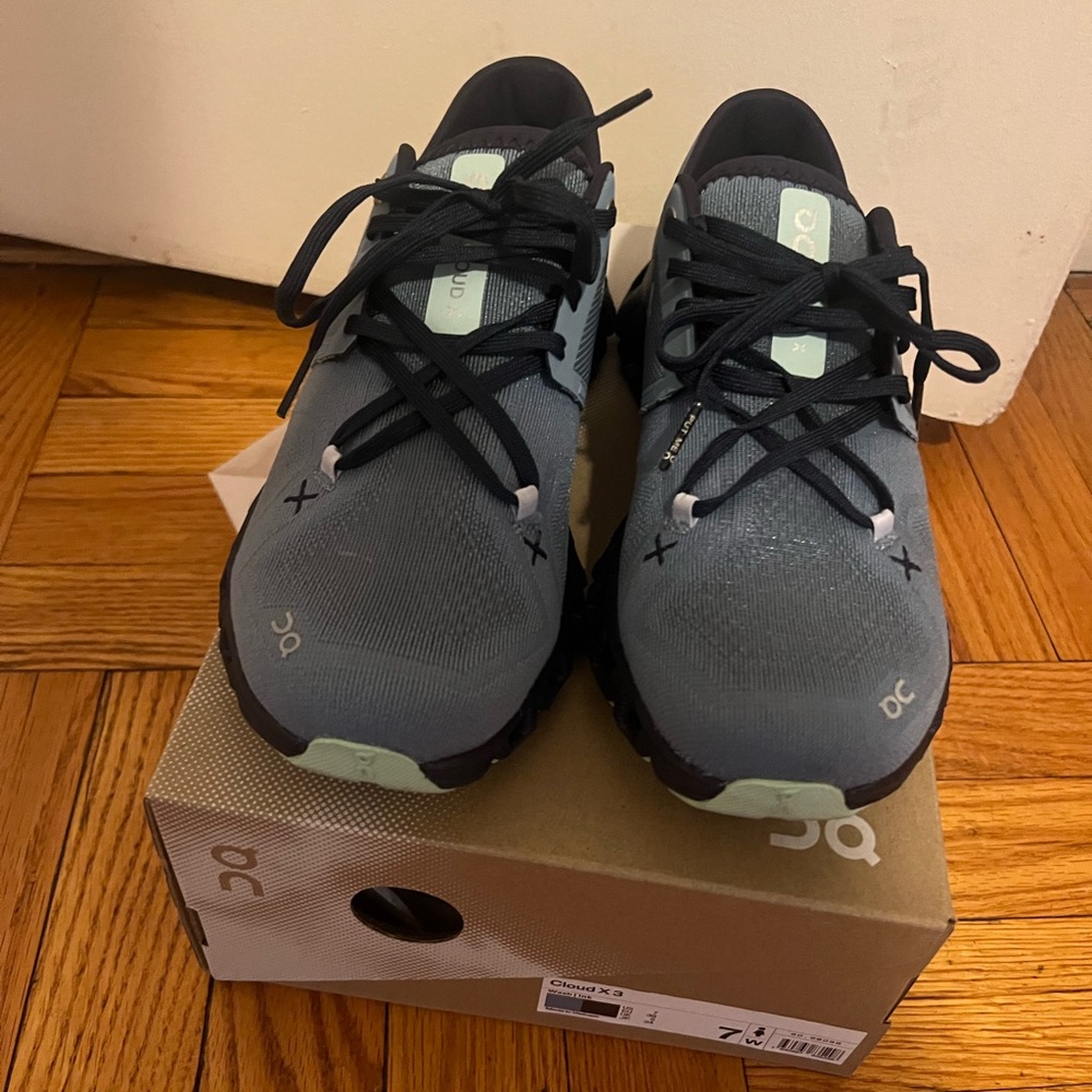 On Running Cloud X3 sneakers size 7